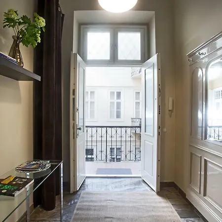 Grand Andrassy Boulevard Apartment *
